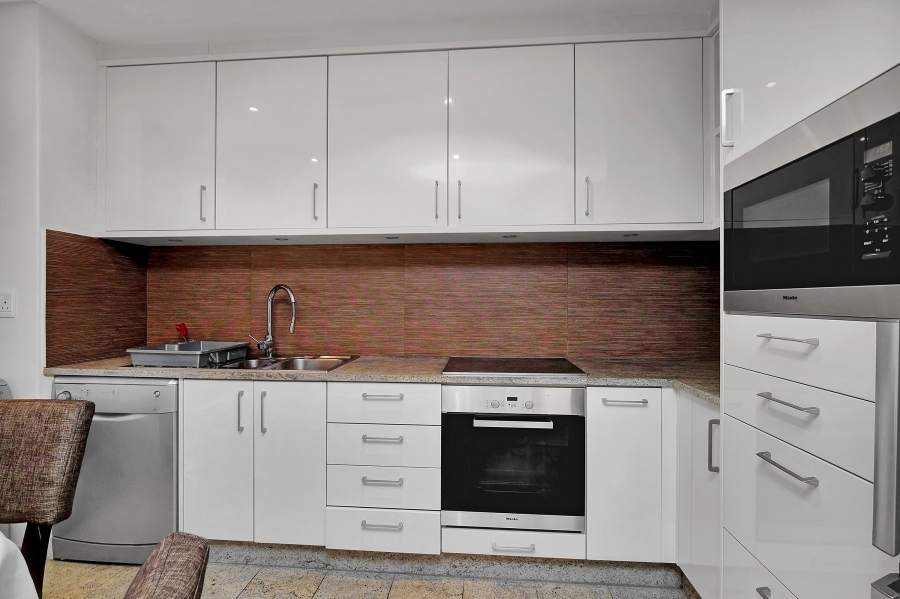 To Let 1 Bedroom Property for Rent in Sandhurst Gauteng