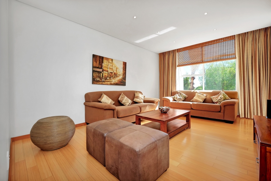 To Let 1 Bedroom Property for Rent in Sandhurst Gauteng
