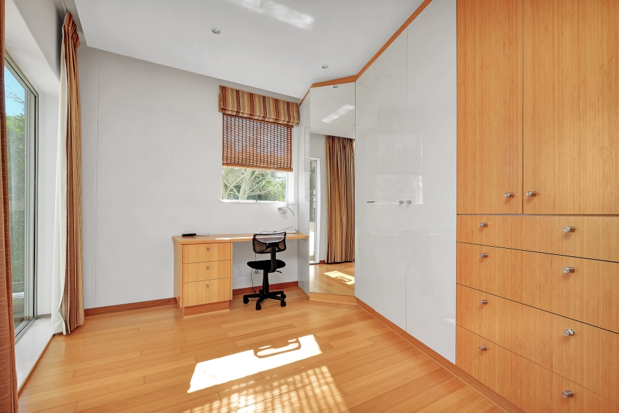 To Let 1 Bedroom Property for Rent in Sandhurst Gauteng