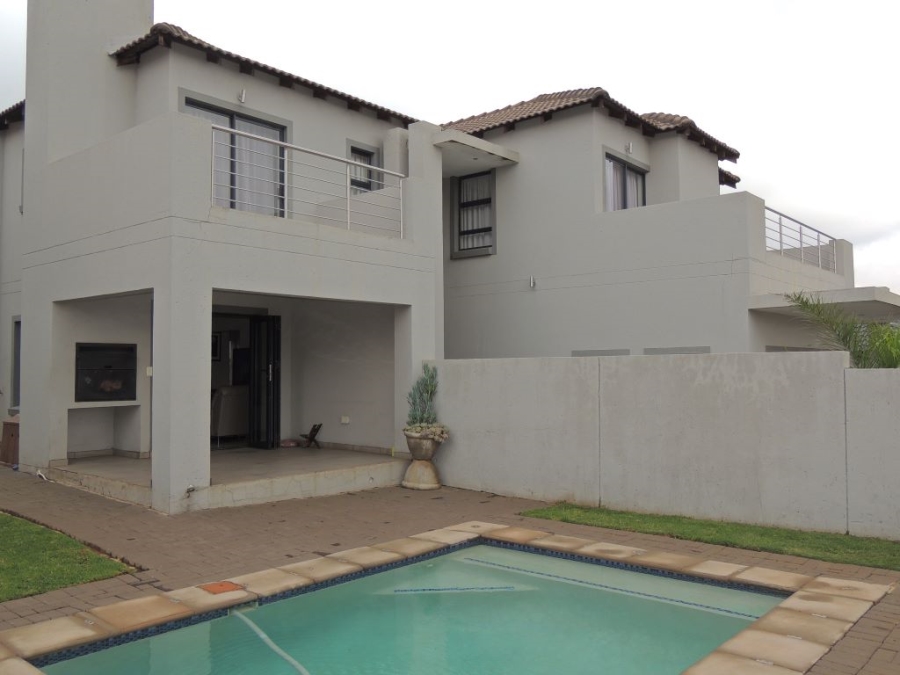 4 Bedroom Property for Sale in Wildtuinpark Gauteng