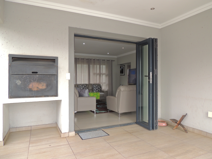 4 Bedroom Property for Sale in Wildtuinpark Gauteng