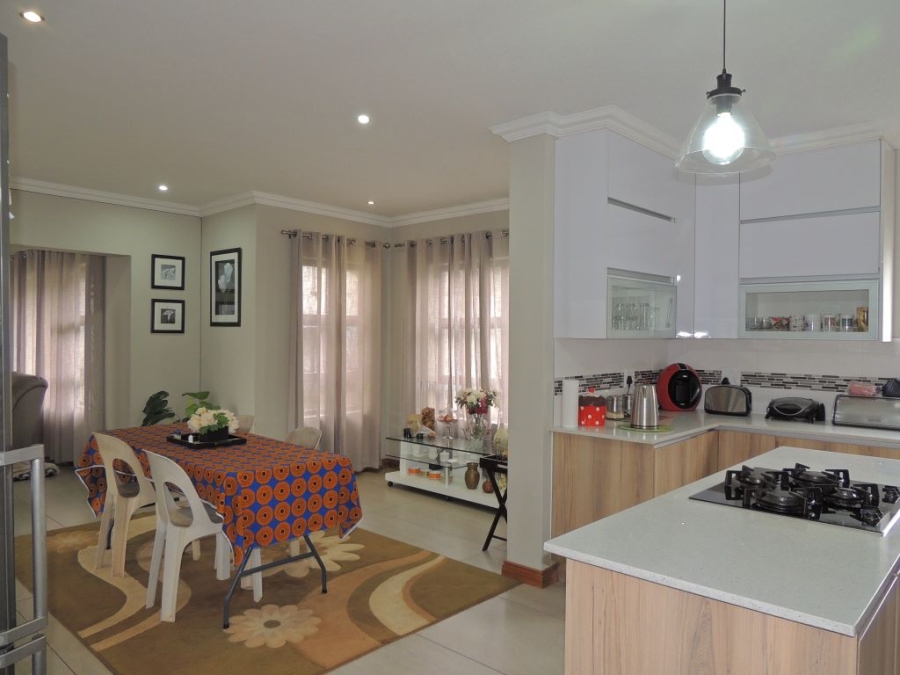 4 Bedroom Property for Sale in Wildtuinpark Gauteng