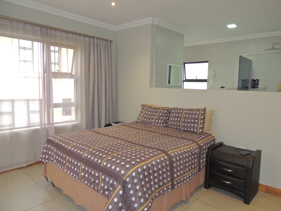 4 Bedroom Property for Sale in Wildtuinpark Gauteng