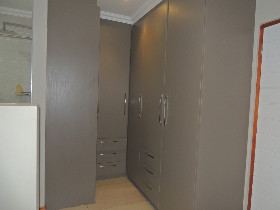 4 Bedroom Property for Sale in Wildtuinpark Gauteng