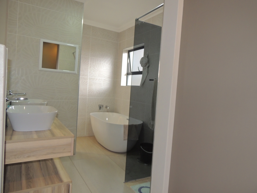 4 Bedroom Property for Sale in Wildtuinpark Gauteng