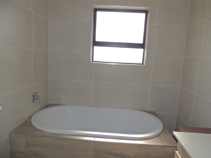 4 Bedroom Property for Sale in Wildtuinpark Gauteng