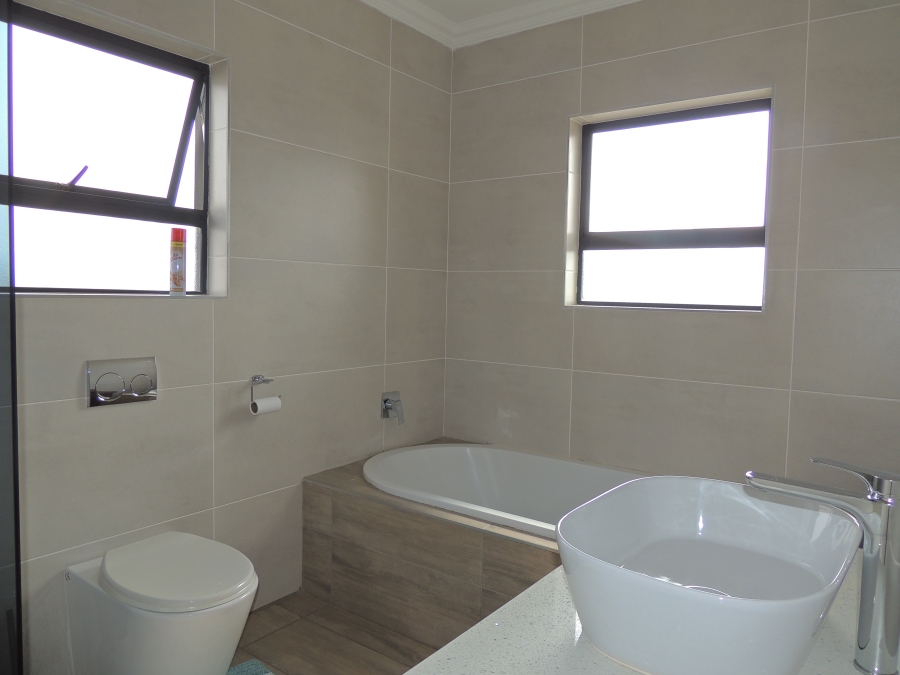4 Bedroom Property for Sale in Wildtuinpark Gauteng