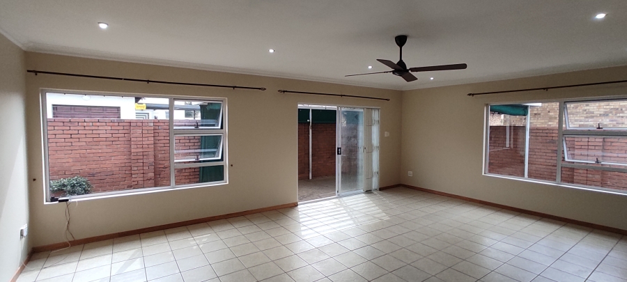 3 Bedroom Property for Sale in New Redruth Gauteng