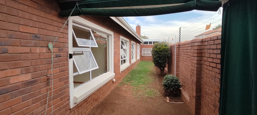 3 Bedroom Property for Sale in New Redruth Gauteng