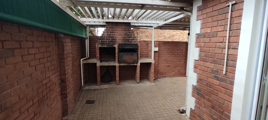 3 Bedroom Property for Sale in New Redruth Gauteng