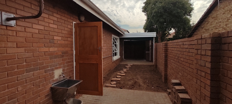 3 Bedroom Property for Sale in New Redruth Gauteng