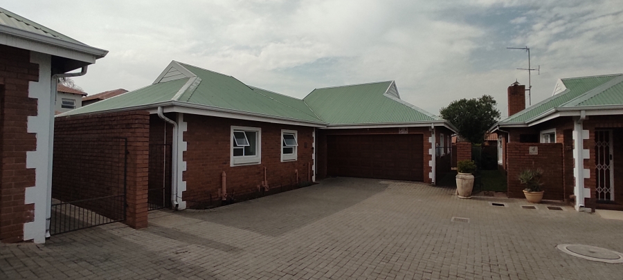 3 Bedroom Property for Sale in New Redruth Gauteng