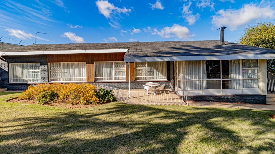 3 Bedroom Property for Sale in Linmeyer Gauteng