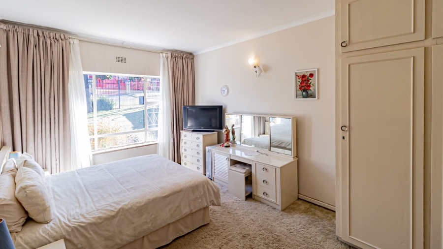 3 Bedroom Property for Sale in Linmeyer Gauteng