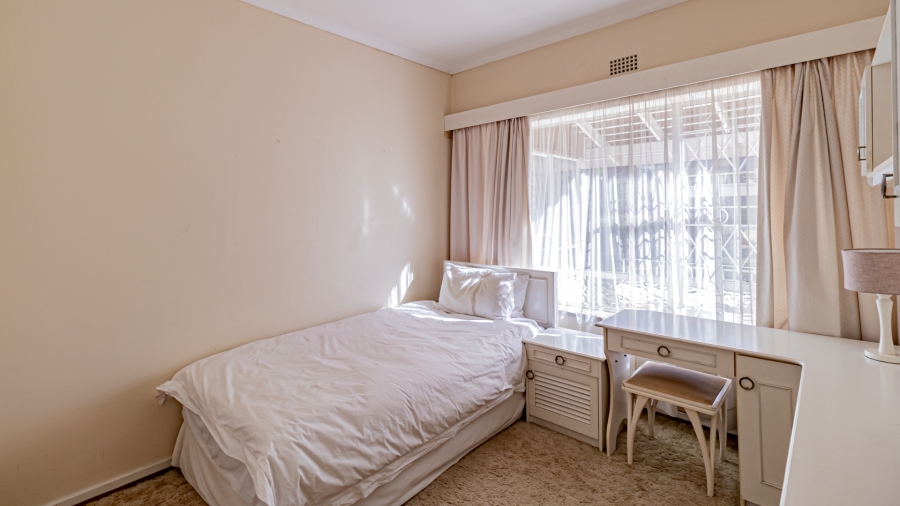 3 Bedroom Property for Sale in Linmeyer Gauteng