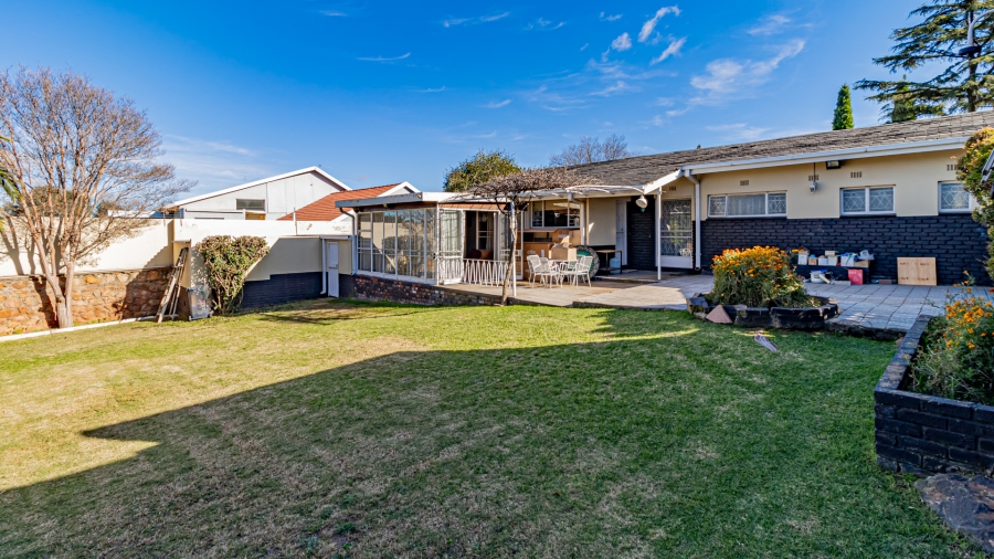 3 Bedroom Property for Sale in Linmeyer Gauteng