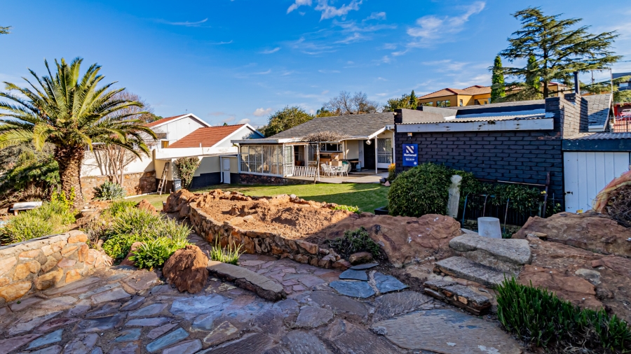 3 Bedroom Property for Sale in Linmeyer Gauteng