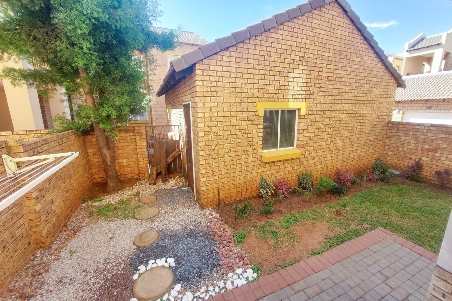 2 Bedroom Property for Sale in Eco Park Gauteng