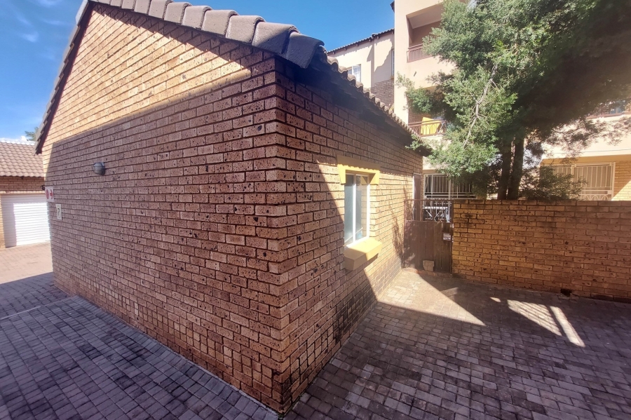 2 Bedroom Property for Sale in Eco Park Gauteng