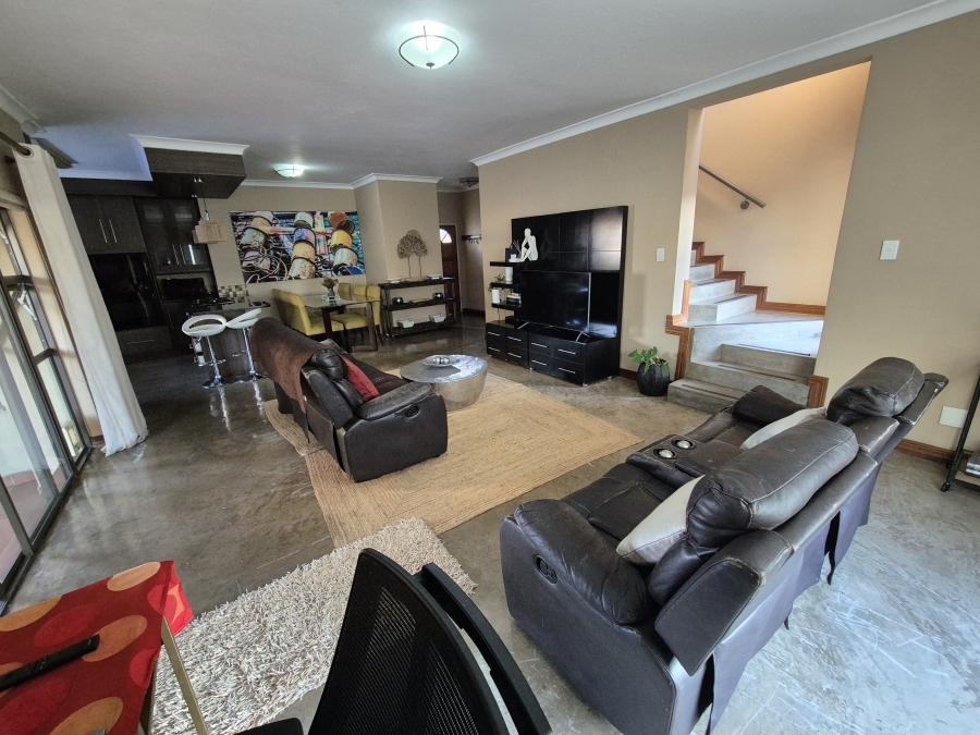 3 Bedroom Property for Sale in Thatchfield Close Gauteng