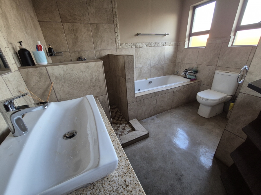 3 Bedroom Property for Sale in Thatchfield Close Gauteng