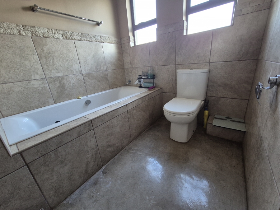 3 Bedroom Property for Sale in Thatchfield Close Gauteng