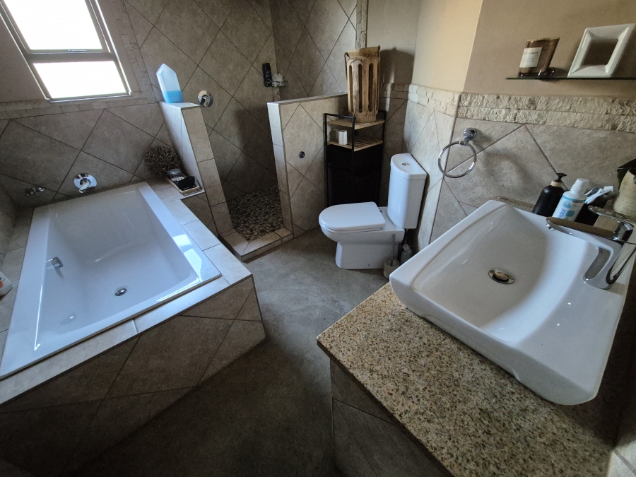 3 Bedroom Property for Sale in Thatchfield Close Gauteng