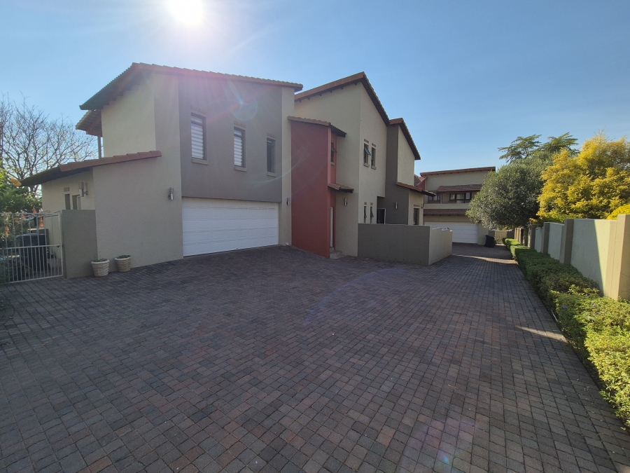 3 Bedroom Property for Sale in Thatchfield Close Gauteng