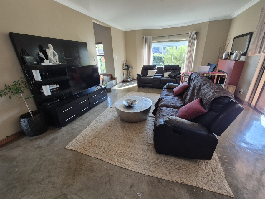 3 Bedroom Property for Sale in Thatchfield Close Gauteng