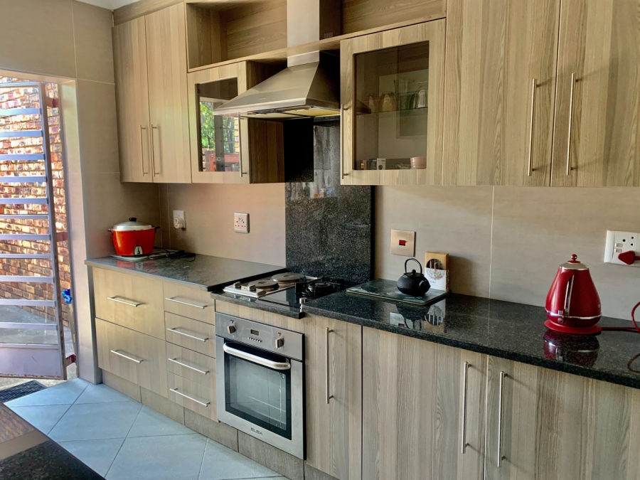 To Let 3 Bedroom Property for Rent in Sandown Gauteng