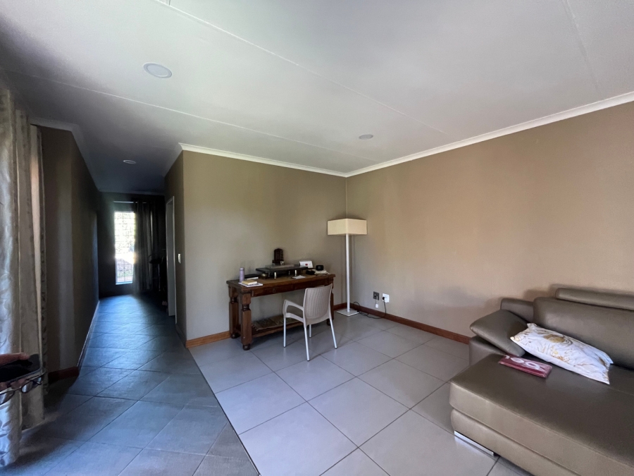 To Let 3 Bedroom Property for Rent in Sandown Gauteng