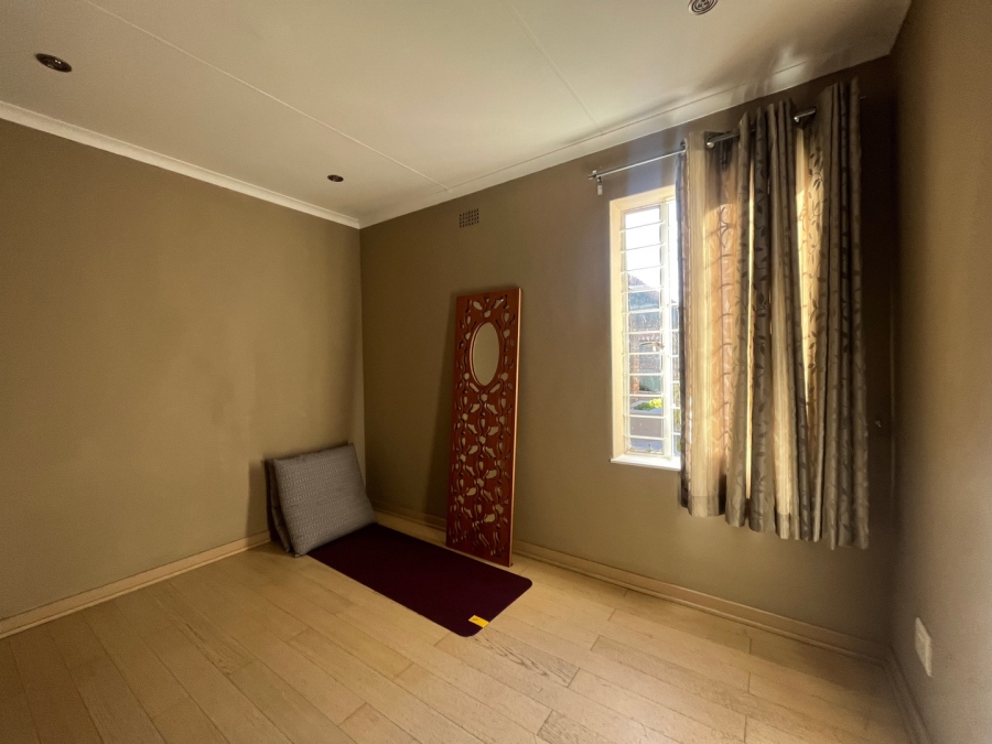 To Let 3 Bedroom Property for Rent in Sandown Gauteng