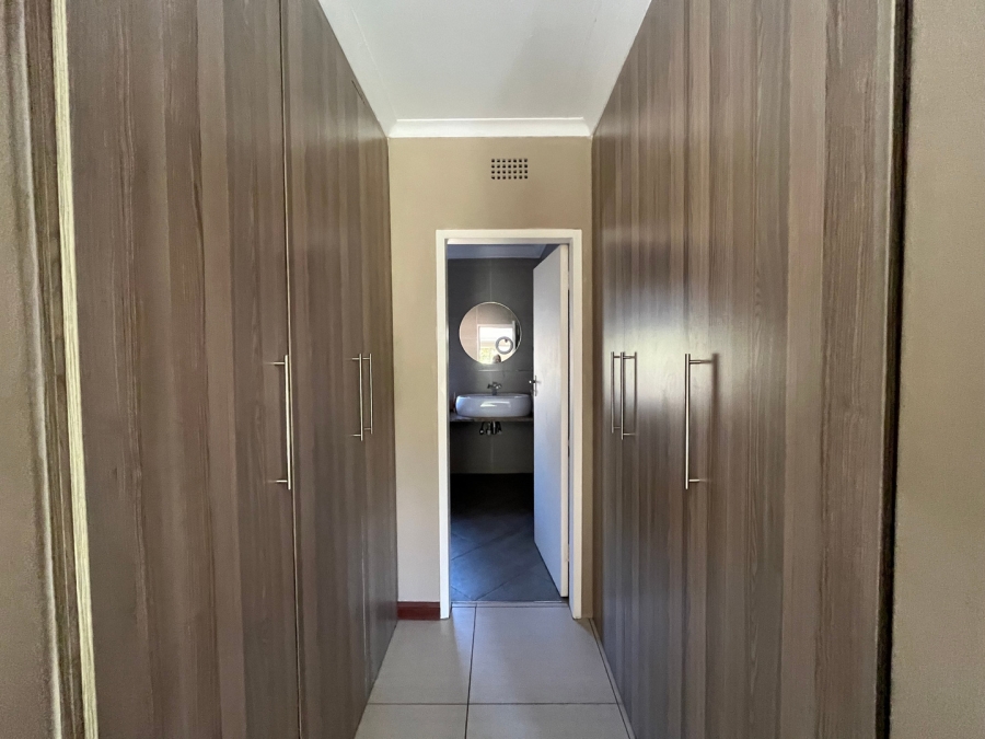 To Let 3 Bedroom Property for Rent in Sandown Gauteng
