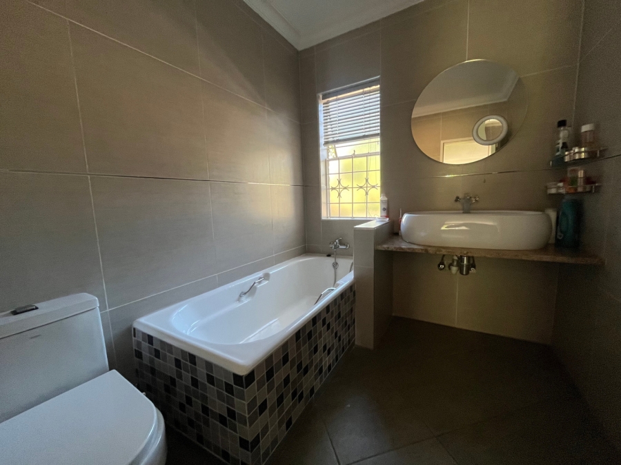 To Let 3 Bedroom Property for Rent in Sandown Gauteng