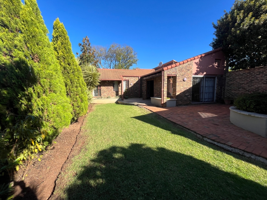 To Let 3 Bedroom Property for Rent in Sandown Gauteng
