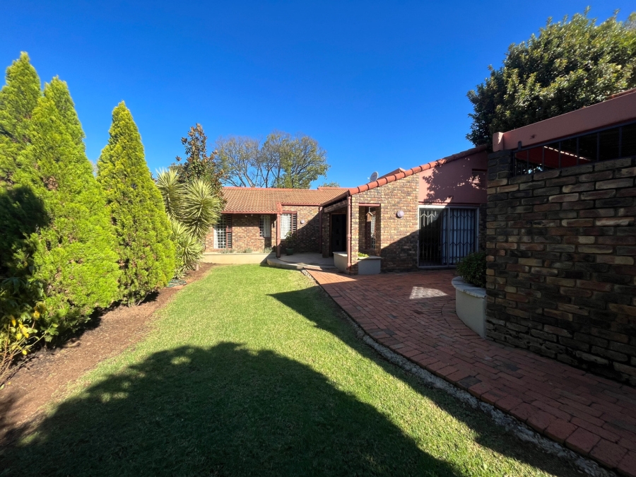 To Let 3 Bedroom Property for Rent in Sandown Gauteng