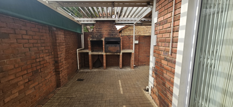 3 Bedroom Property for Sale in New Redruth Gauteng
