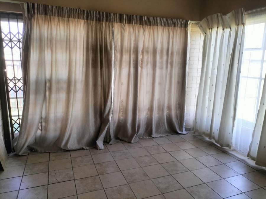 4 Bedroom Property for Sale in Discovery Gauteng
