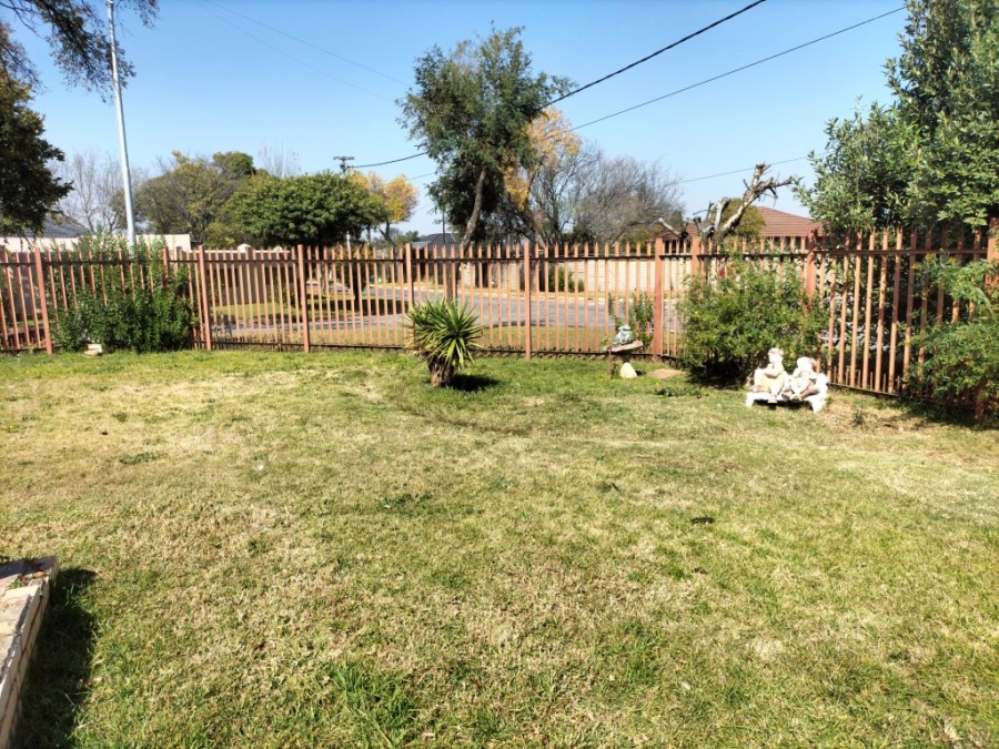 4 Bedroom Property for Sale in Discovery Gauteng