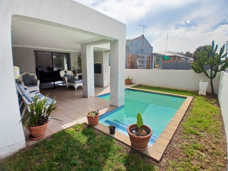 3 Bedroom Property for Sale in Orange Grove Gauteng
