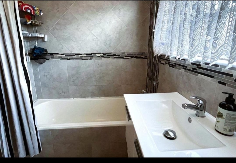 3 Bedroom Property for Sale in Randhart Gauteng