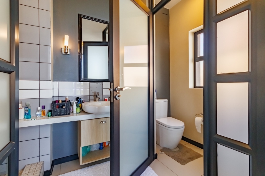 2 Bedroom Property for Sale in Rosebank Gauteng
