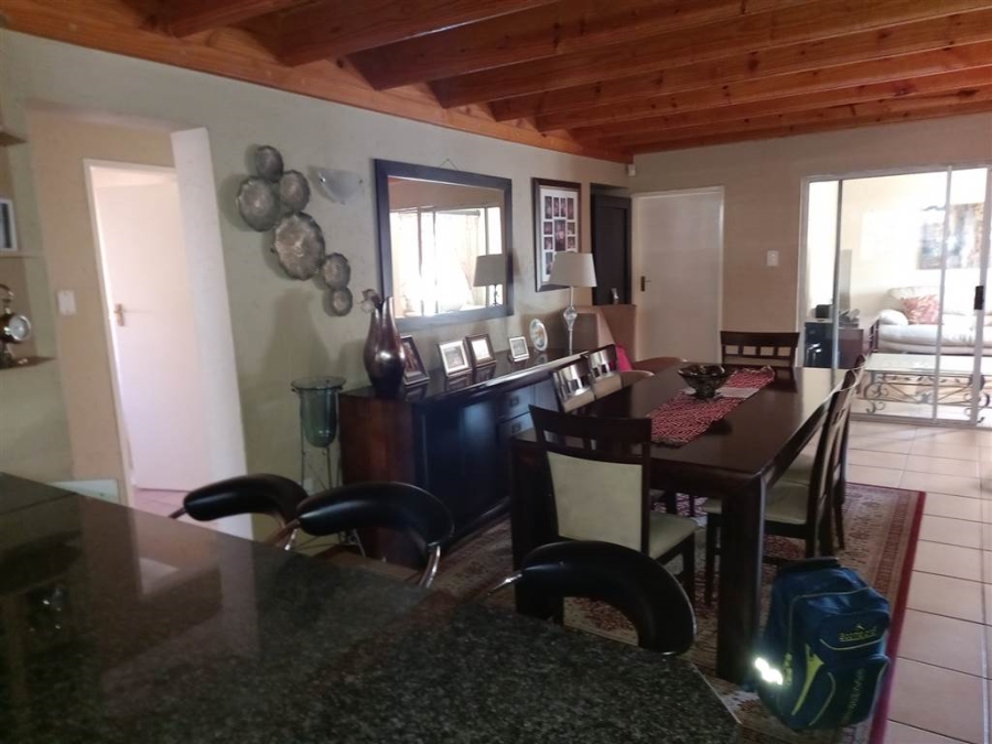 To Let 4 Bedroom Property for Rent in Buccleuch Gauteng