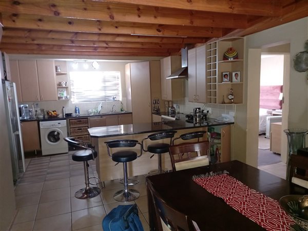 To Let 4 Bedroom Property for Rent in Buccleuch Gauteng