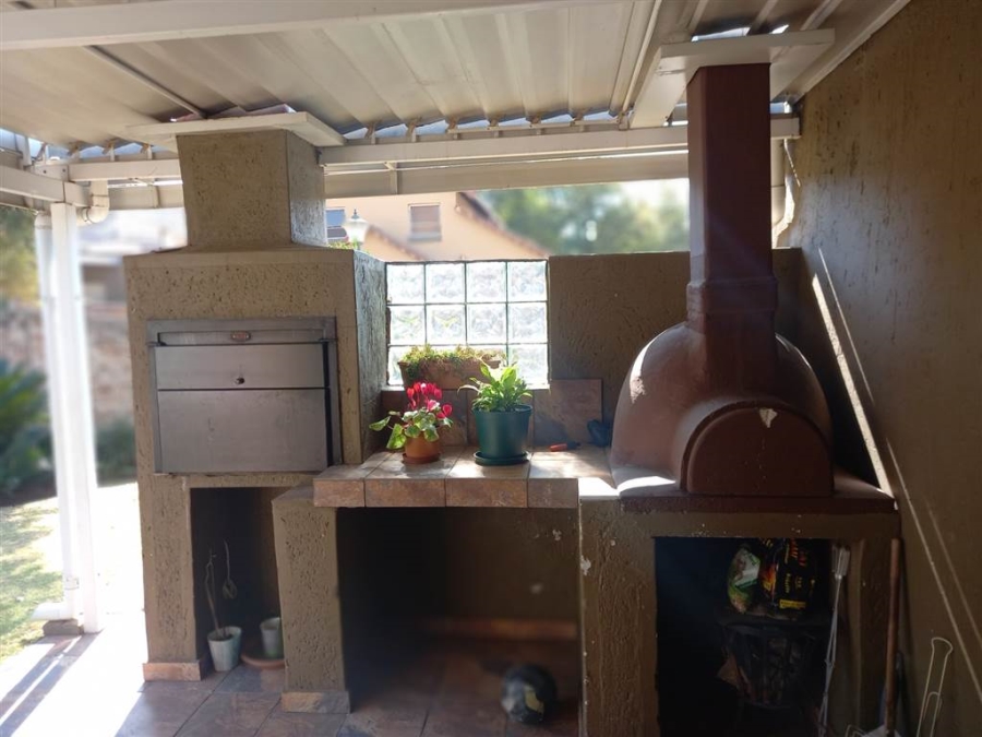 To Let 4 Bedroom Property for Rent in Buccleuch Gauteng