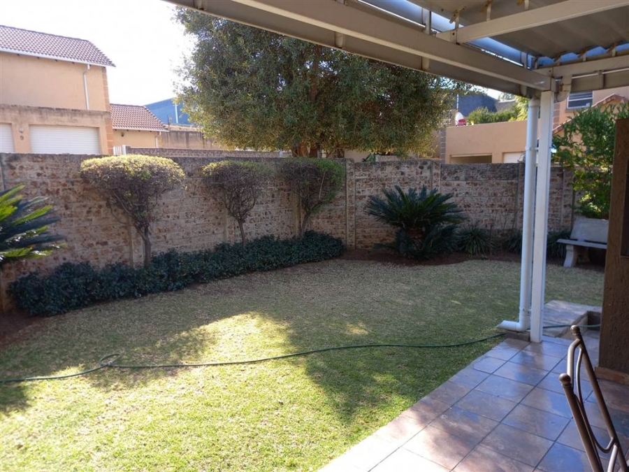To Let 4 Bedroom Property for Rent in Buccleuch Gauteng