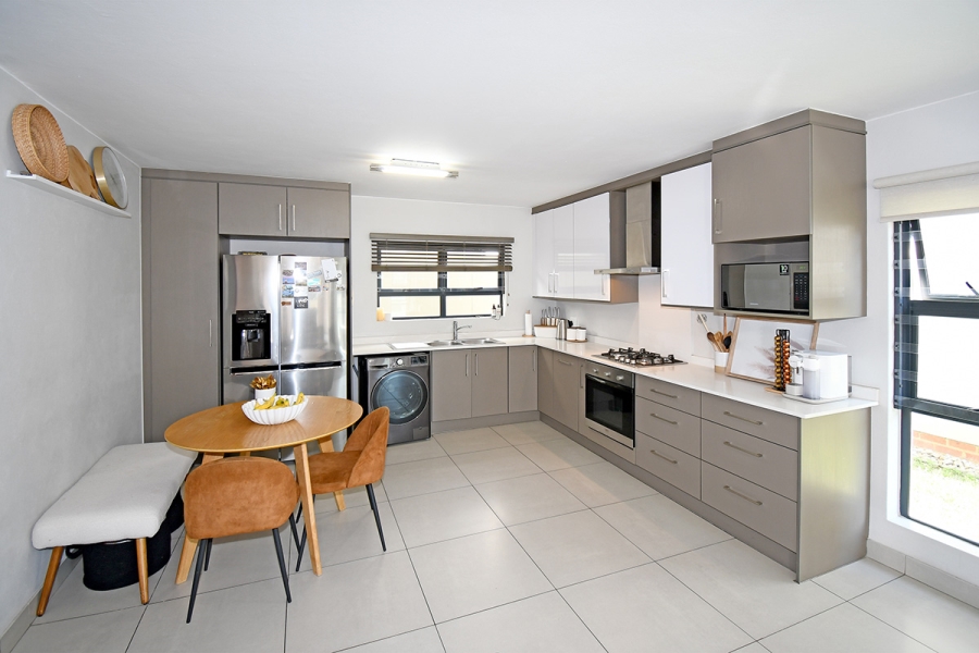 3 Bedroom Property for Sale in Broadacres Gauteng
