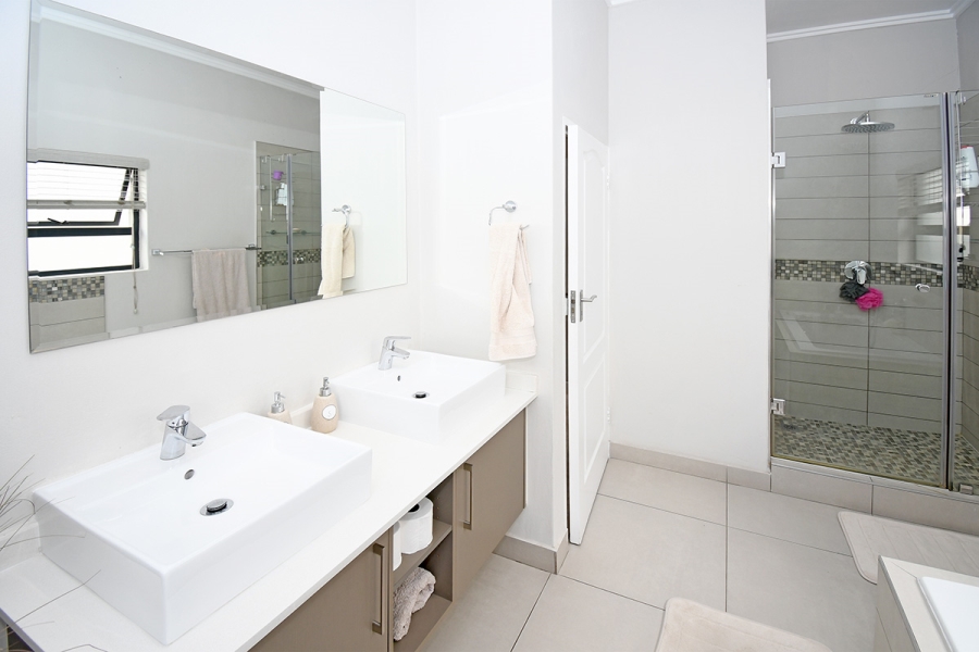3 Bedroom Property for Sale in Broadacres Gauteng