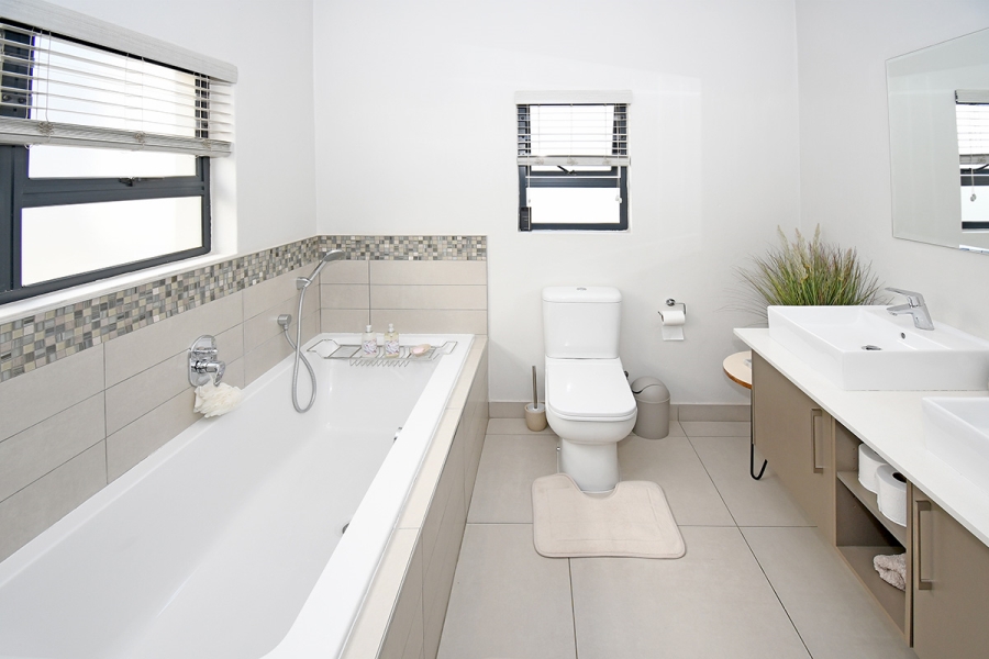 3 Bedroom Property for Sale in Broadacres Gauteng