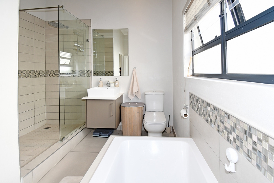 3 Bedroom Property for Sale in Broadacres Gauteng